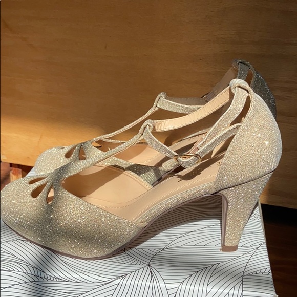 Heels - Picture 3 of 5